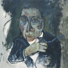 Portrait-Gemälde eines Mannes mit zurückgekämmten kurzen Haaren, großer Nase, eingefallenen Wangen und müde wirkenden Augen. Sein rechtes Auge schaut verdreht nach rechts oben. Seine rechte Hand, die etwas hält, zeigt Richtung rechter Brust.