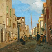 Ölgemälde einer Straßenszene. Die Straße ist aus Steinen und Erde. Menschen halten sich dort auf und Statuen sowie große Gefäße stehen mittig drauf. Rechts und links der Straße sind Häuserzüge in hellen Erdtönen zu sehen.