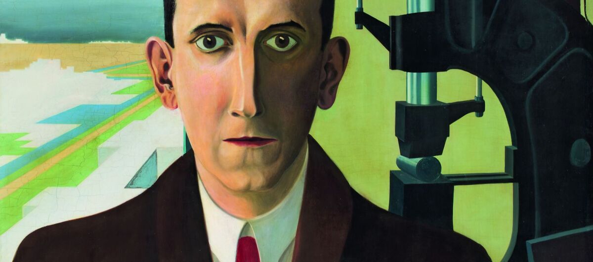 Gemälde mit klaren Farben und Strukturen. Im Vordergrund ein Mann mit langem Pinsel in seiner rechten Hand. Nur sein Oberkörper ist abgebildet. Im Hintergrund eine Fabrikanlage auf der rechten Seite sowie Landschaft auf der linken Seite.