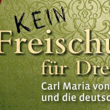 Kollage zur Ausstellung. Links ein roter geöffneter Theatervorhang. Dahinter eine grüne historische Tapete. Davor steht in drei verschiedenen Schriftarten "Kein Freischütz für Dresden Carl Maria von Weber und die deutsche Oper".
